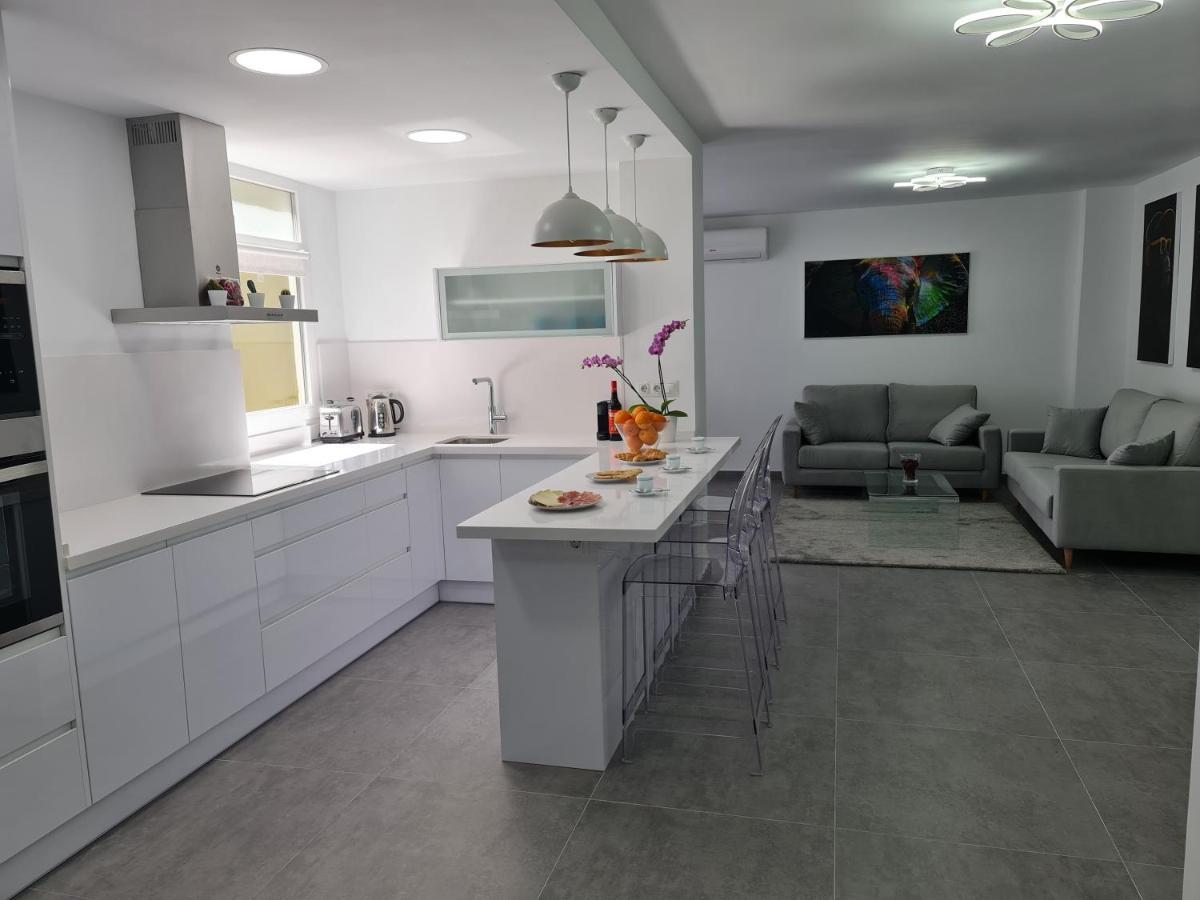 Modern 3 Bedroom Luxury Apartment In トレモリノス エクステリア 写真