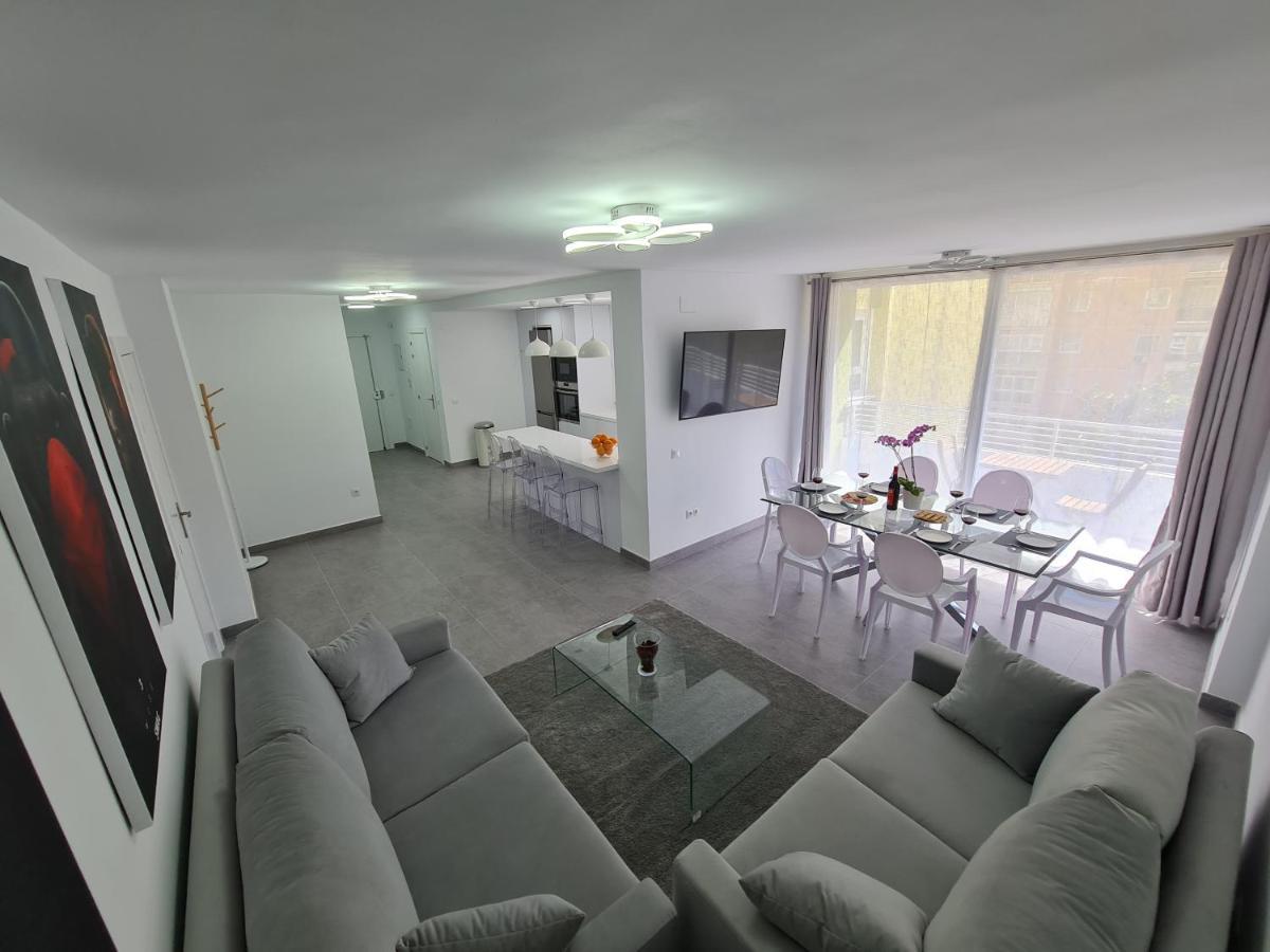 Modern 3 Bedroom Luxury Apartment In トレモリノス エクステリア 写真