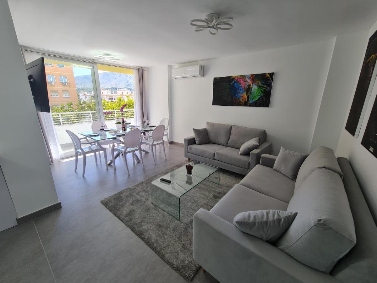 Modern 3 Bedroom Luxury Apartment In トレモリノス エクステリア 写真
