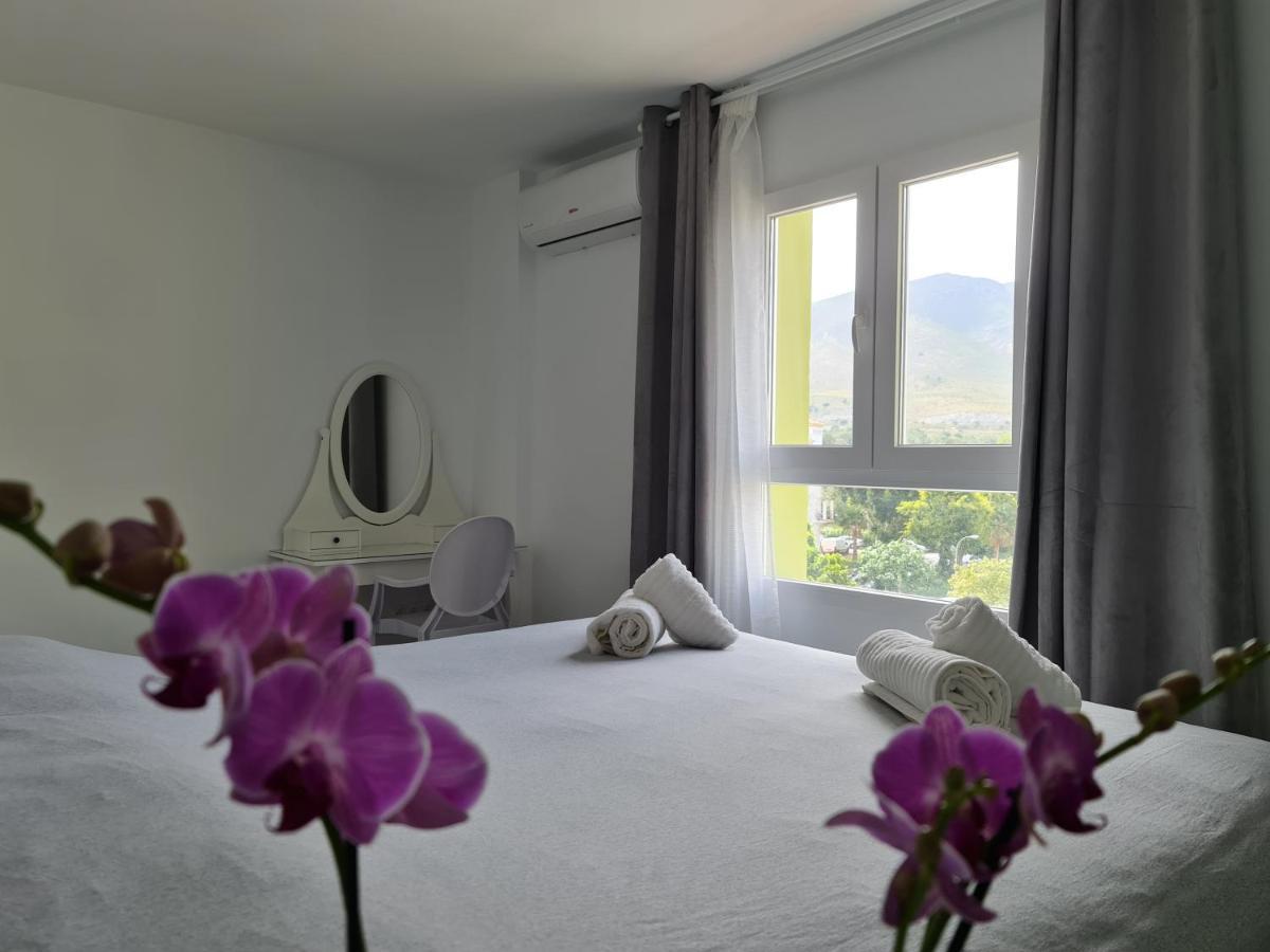 Modern 3 Bedroom Luxury Apartment In トレモリノス エクステリア 写真