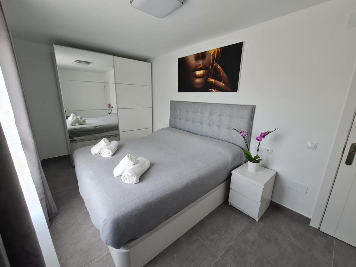 Modern 3 Bedroom Luxury Apartment In トレモリノス エクステリア 写真