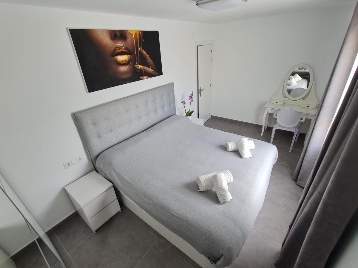 Modern 3 Bedroom Luxury Apartment In トレモリノス エクステリア 写真