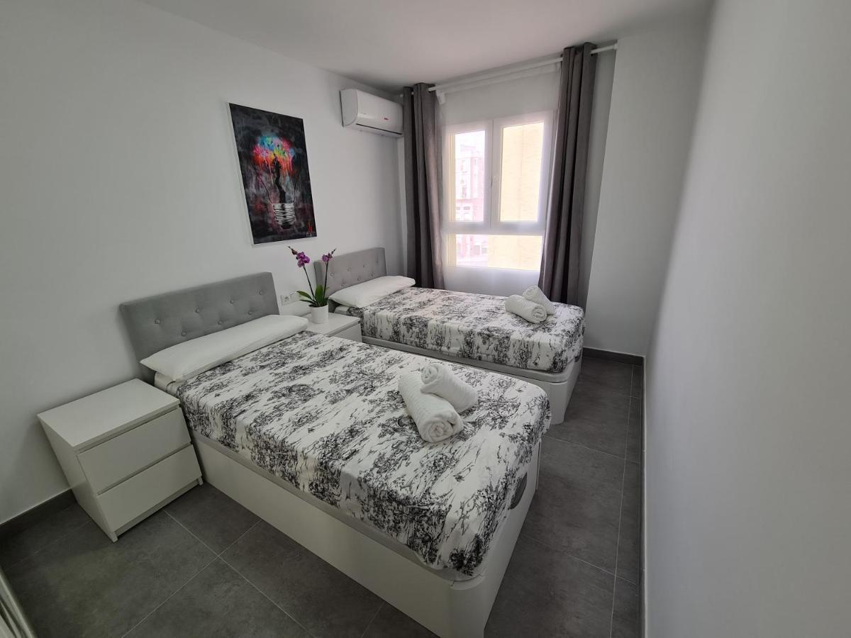 Modern 3 Bedroom Luxury Apartment In トレモリノス エクステリア 写真