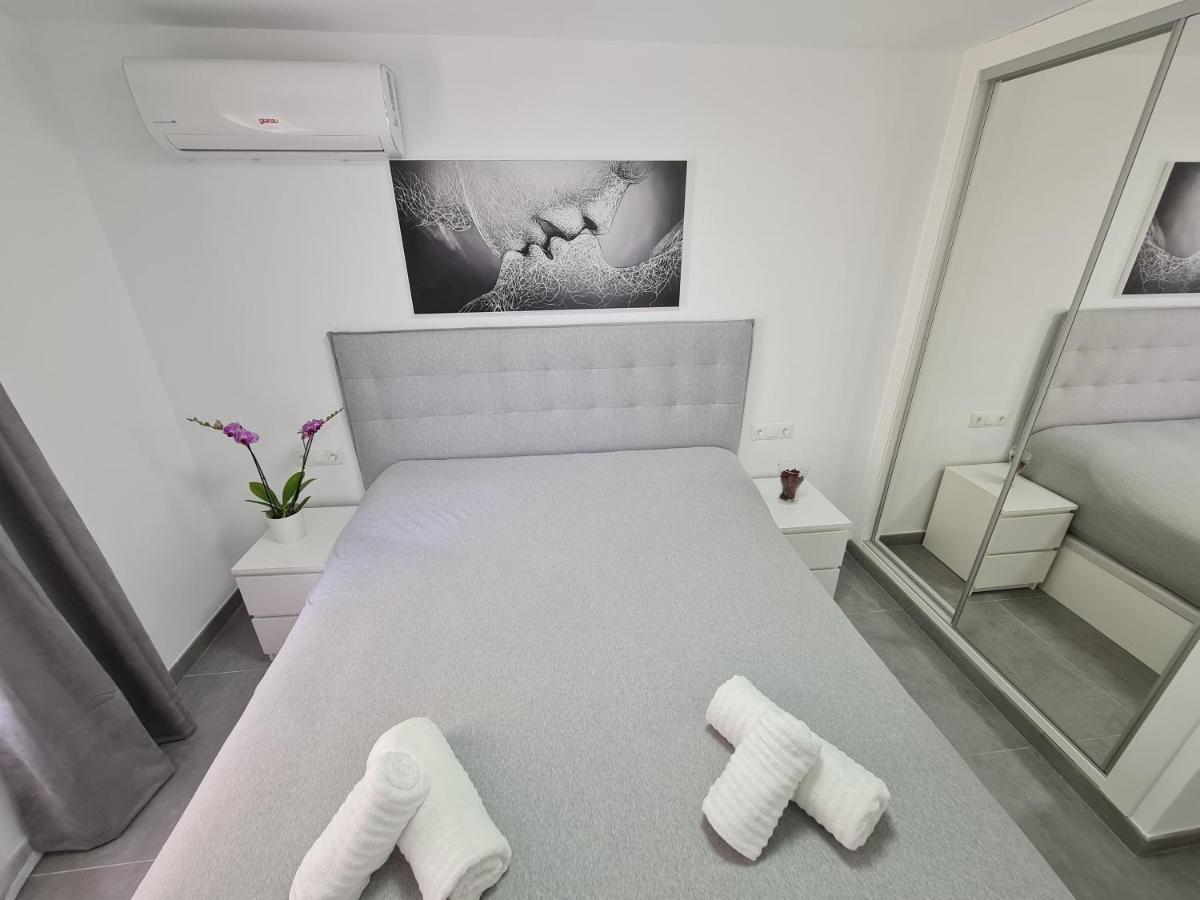 Modern 3 Bedroom Luxury Apartment In トレモリノス エクステリア 写真