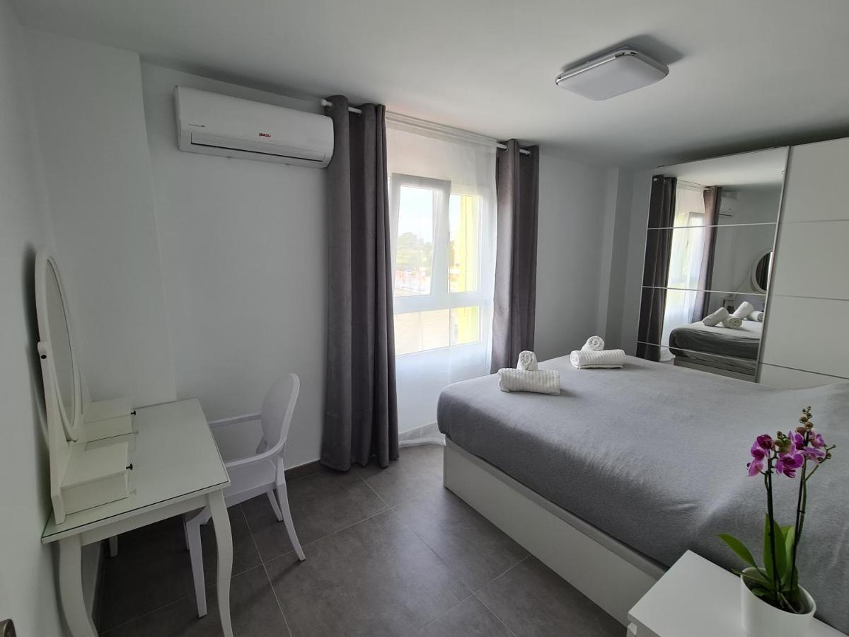 Modern 3 Bedroom Luxury Apartment In トレモリノス エクステリア 写真