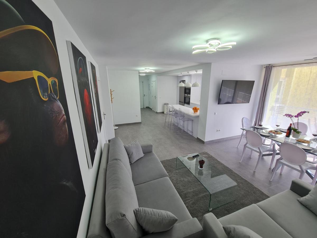 Modern 3 Bedroom Luxury Apartment In トレモリノス エクステリア 写真